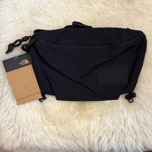 The North Face Never Stop Lumbar belt bag - NWT